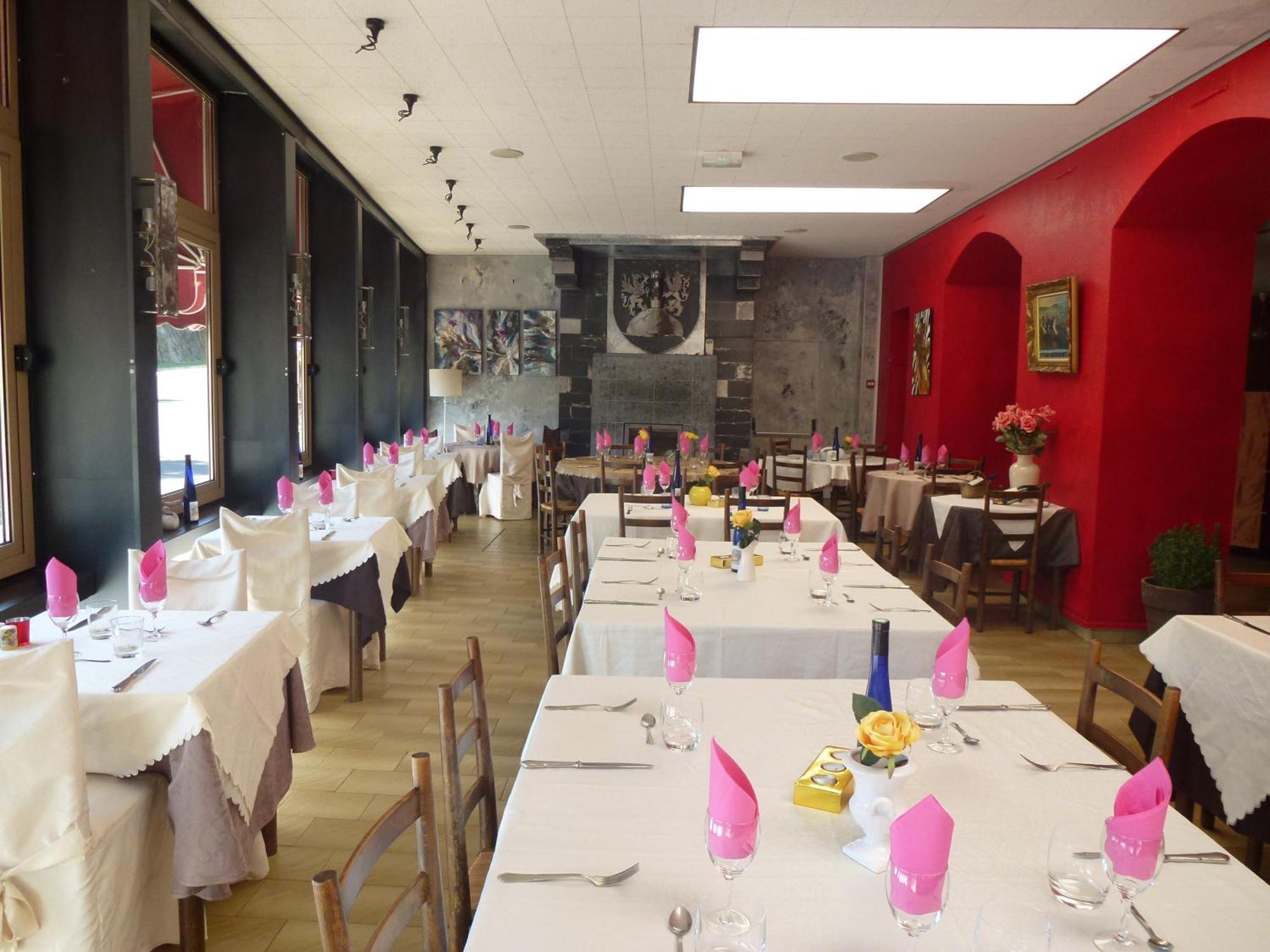 Hotel Restaurant Le Pain De Sucre Monistrol-dʼAllier المظهر الخارجي الصورة