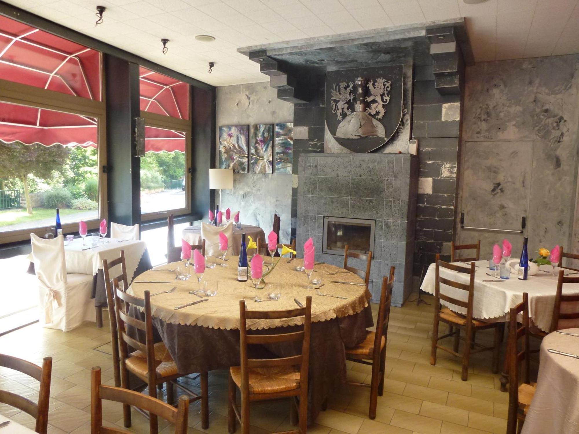 Hotel Restaurant Le Pain De Sucre Monistrol-dʼAllier المظهر الخارجي الصورة