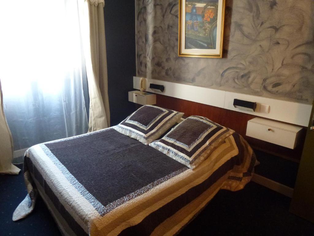 Hotel Restaurant Le Pain De Sucre Monistrol-dʼAllier الغرفة الصورة